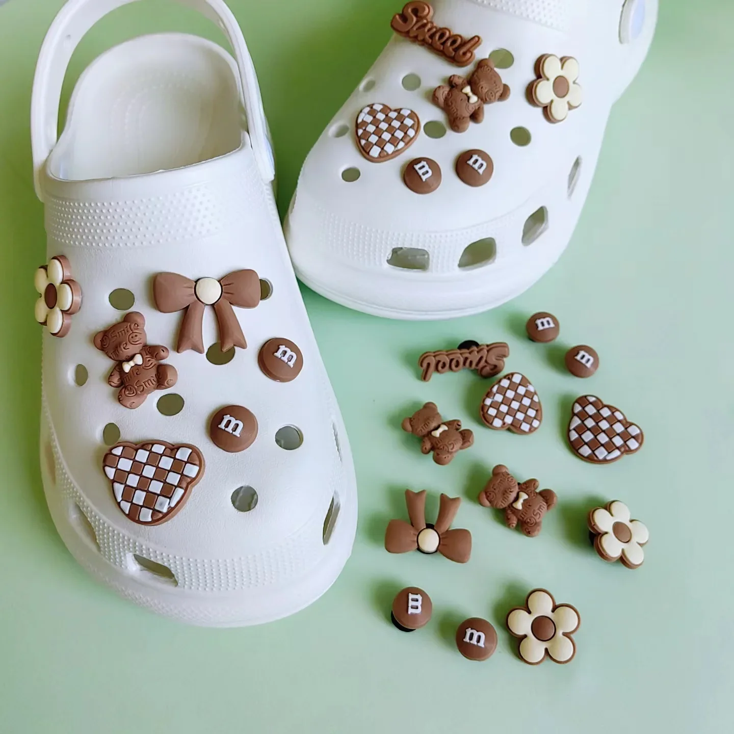 

Cute Soft Gum Brown Bear Hole Shoe Charms Accessories Shoe Buckle Detachable M Bean Shoes Flower DIY Shoes Decorations