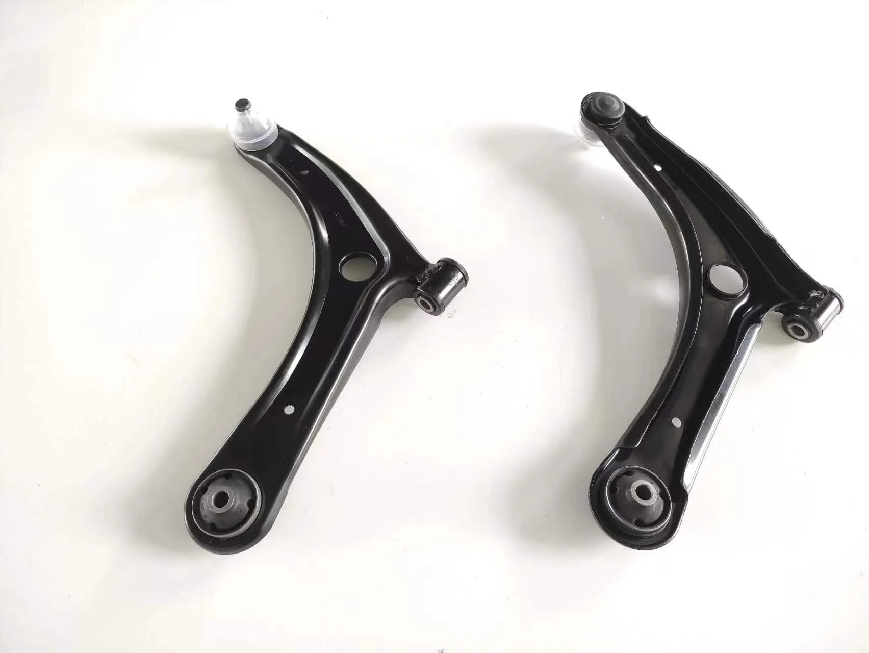 05105040AD 5105040AD 05105041AB 5105041AB Front axle lower control arm 07-15 for Jeep Guider Free Customer Kubo