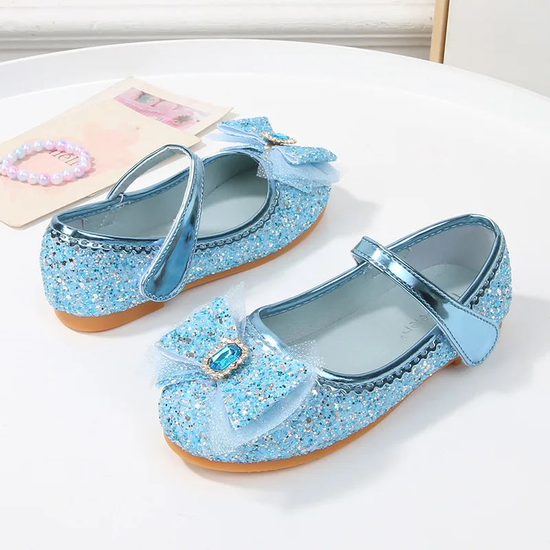 

Новые модные кожаные туфли для девочек на весну-осень, детские балетки с пайетками, декорированные бантом и стразами, для праздников, на плоской подошве