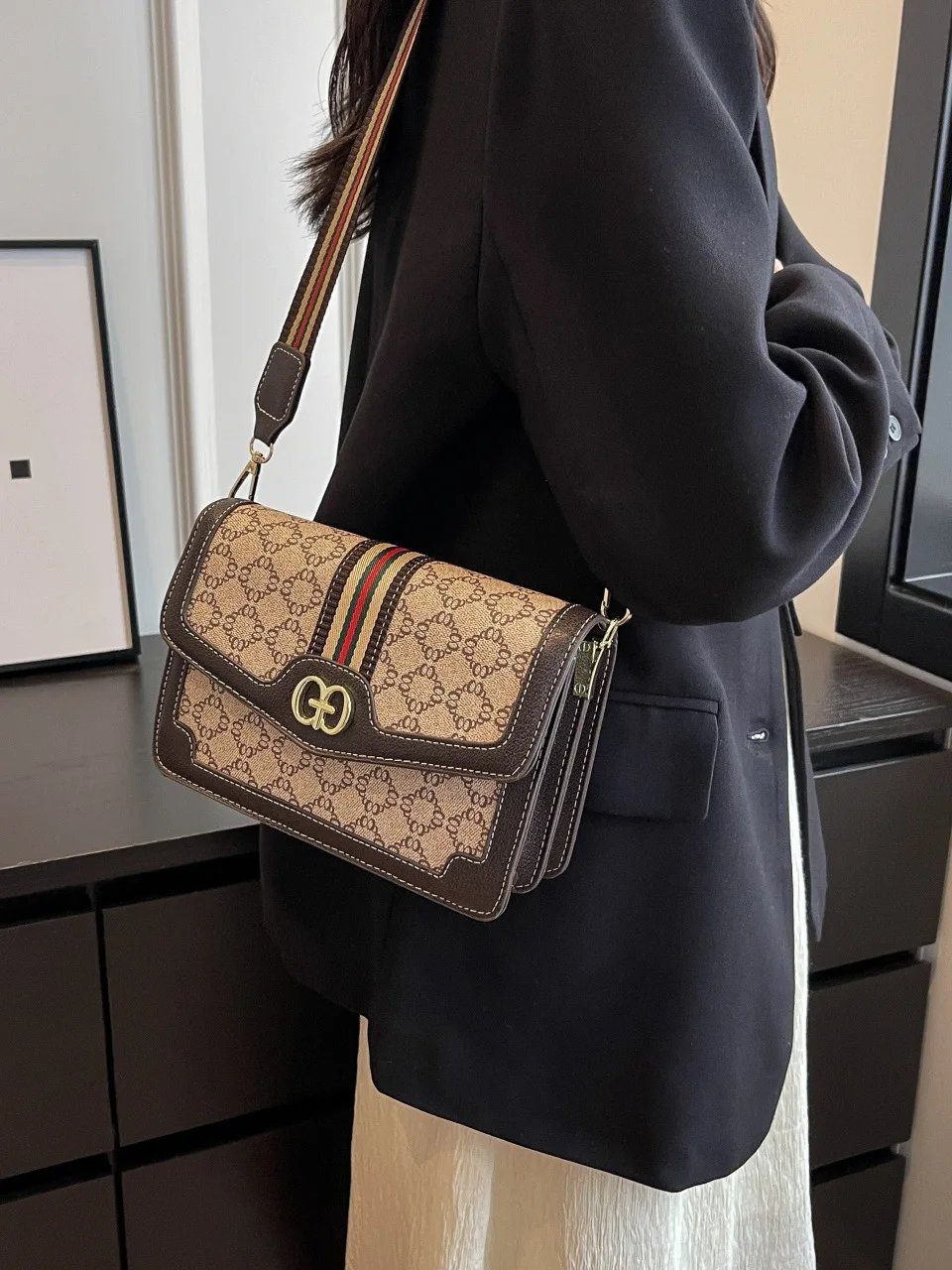 Designer style small retro handbag 2025 new model fashionable crossbody bag classic high-quality single-shoulder business bag