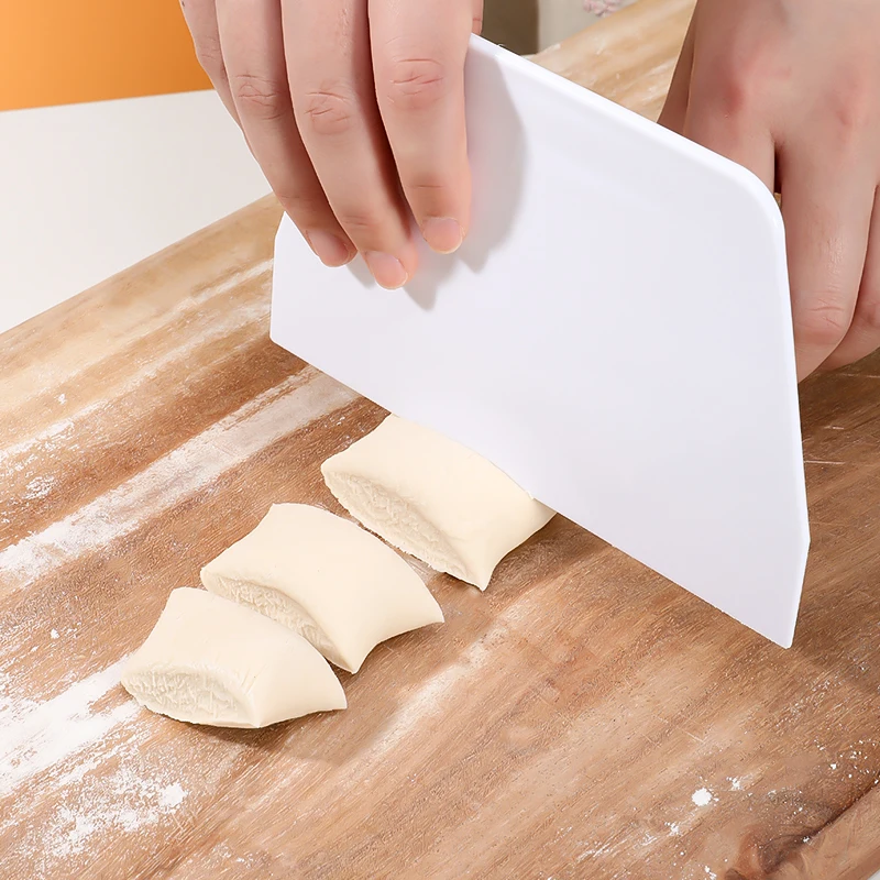 1 個便利な湾曲したクリームスパチュラ DIY ペストリーカ - Dough Scraper Curved のレビューと価格