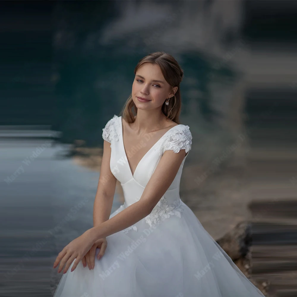 Bellissimi abiti da sposa da donna con scollo a V Lussuosi applicazioni in pizzo Tulle Abiti da sposa Banchetto di fidanzamento Abiti da principessa personalizzati