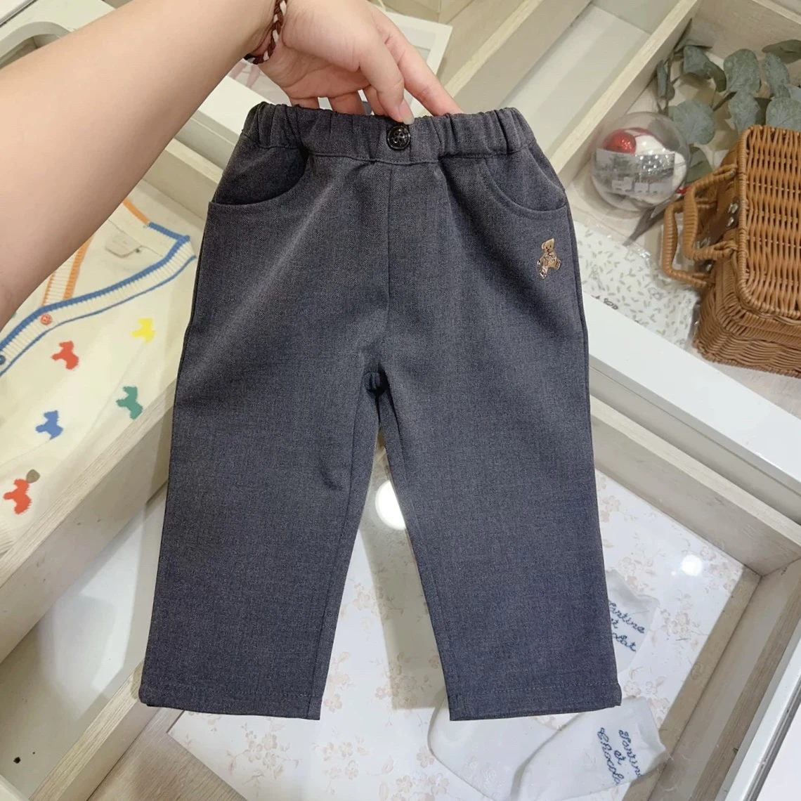 

Soft Stitched Bear Embroidery Casual Pants for Kids Autumn New Style Unisex Grey Sweatpants Versatile Comfortable Children Cl...