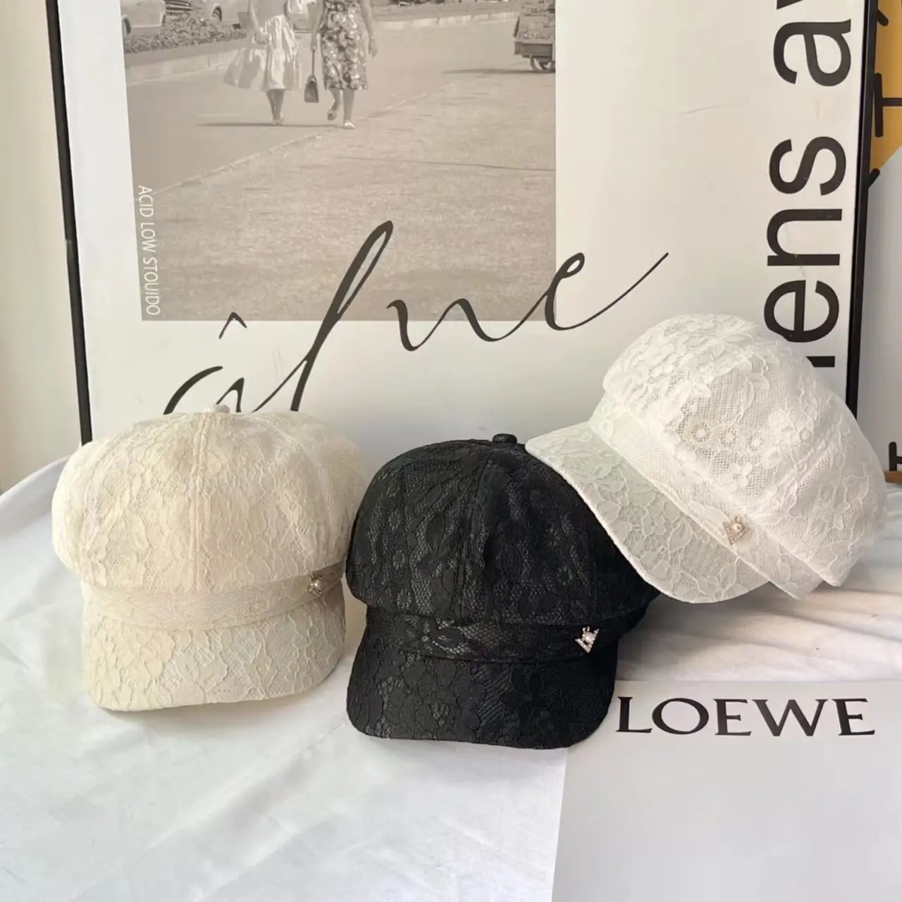 New summer and autumn lace beret for women white newsboy cap black curved brim duck tongue face-revealing small painter cap