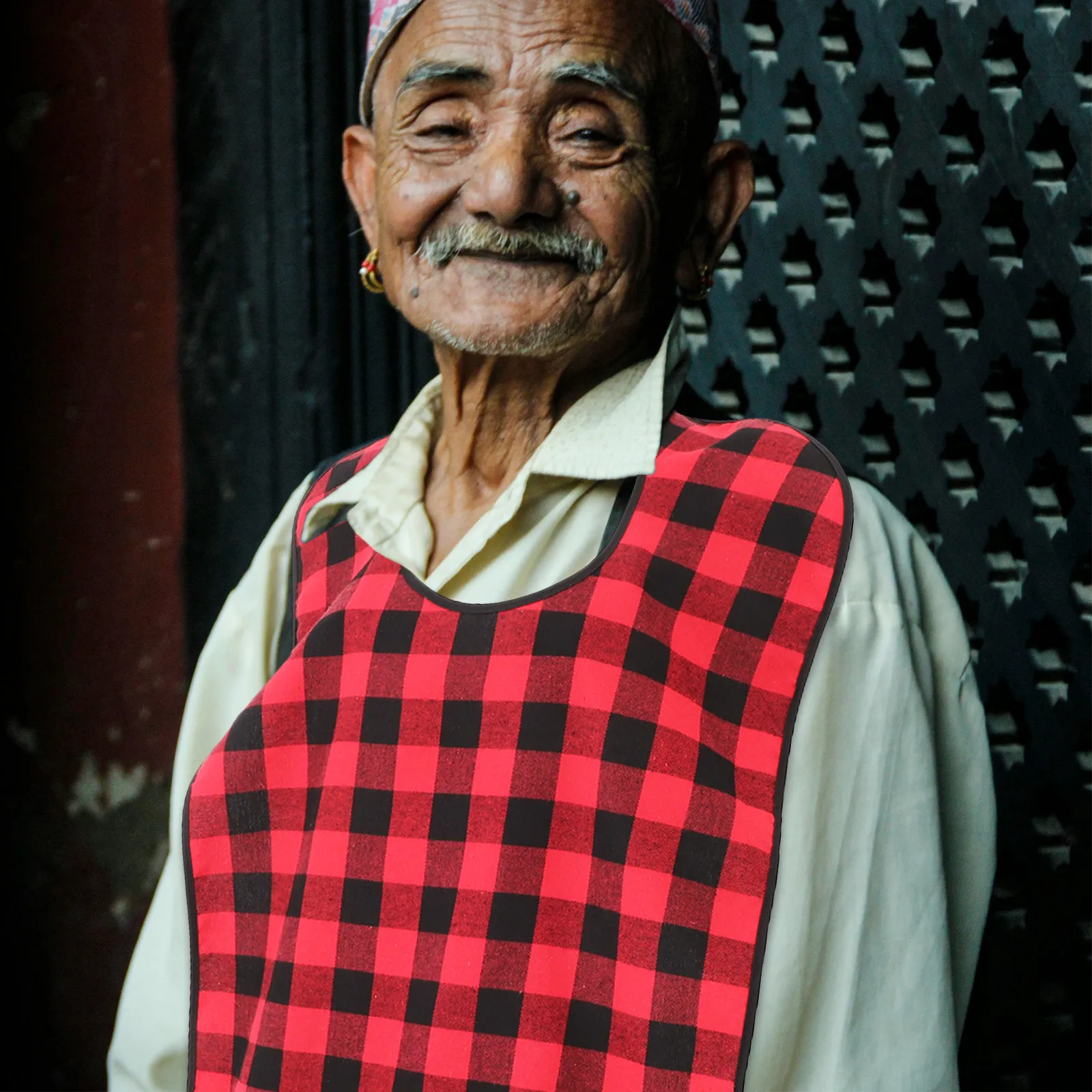 

2Pcs Adult Bibs for Women Men Waterproof Reusable Dining Protector with Large Crumb Catcher for Seniors Special Needs