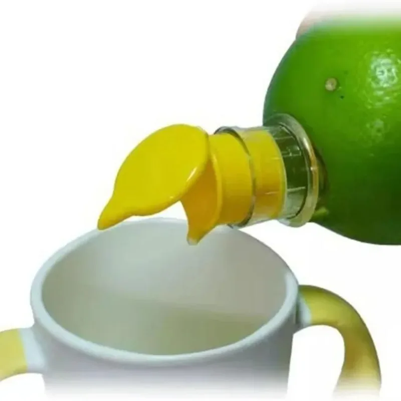 Portable Lemon Juicer Plastic Juicer Washable Manual Juicer with Built-in Filter Suitable for Family Travel