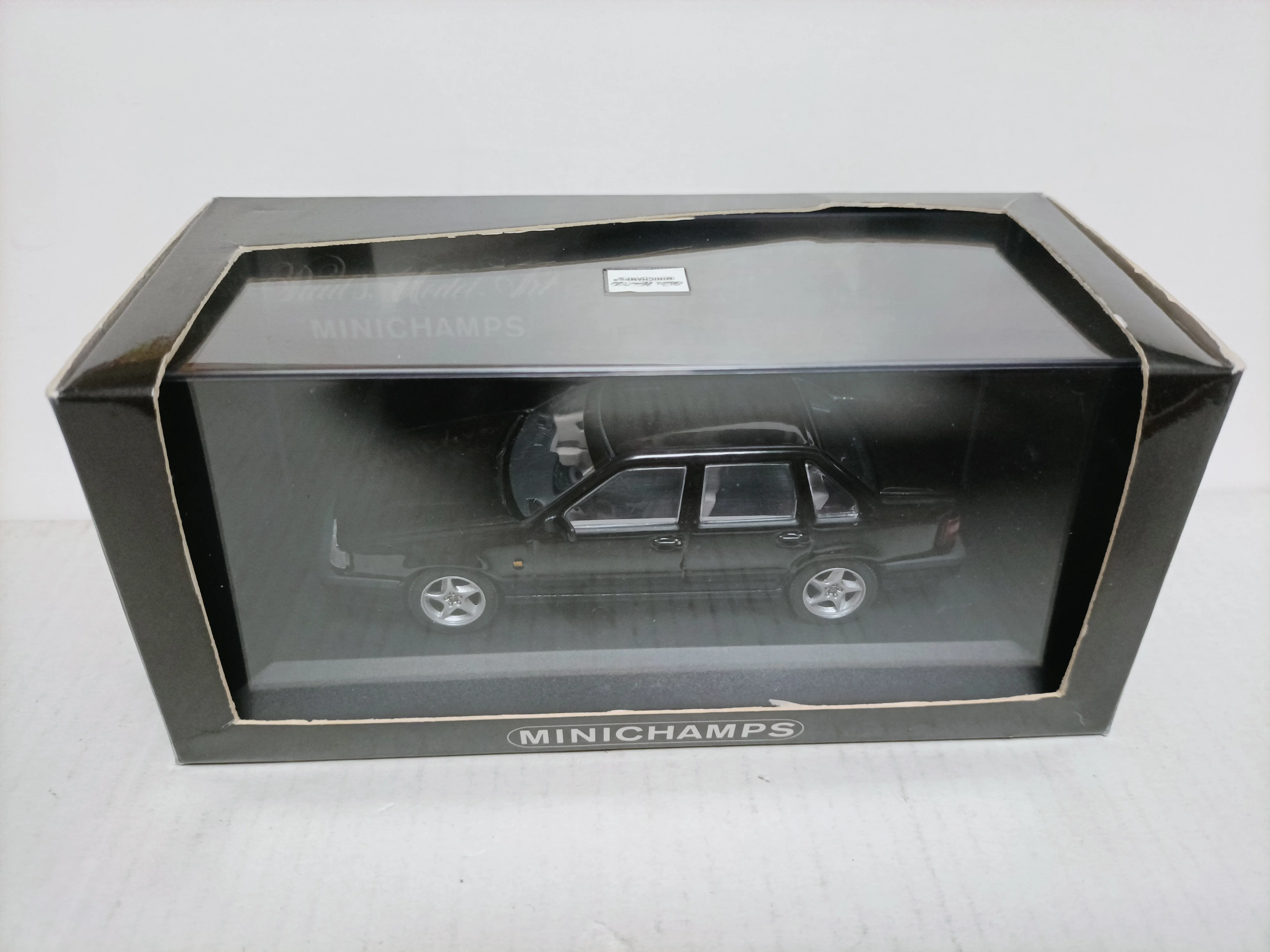

Minichamps Mini Cut 1 43 Volvo Limousine Модель Volvo 850 Седан Черный