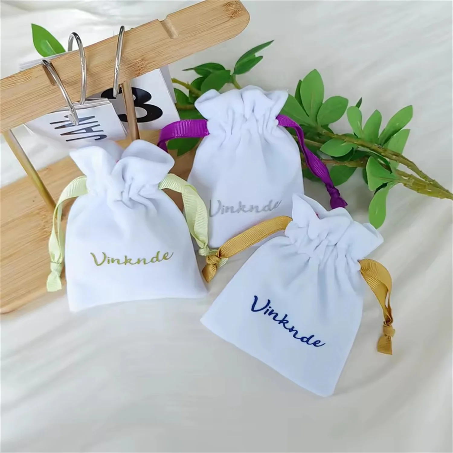 Borsa con coulisse in velluto verde erba Collana con orecchini piccoli Profumo Confezione cosmetica Custodia regalo Logo personalizzato Bomboniera