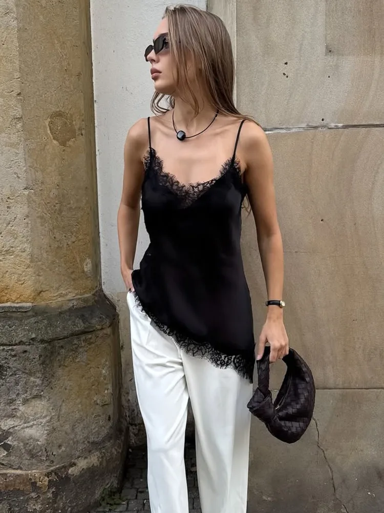 Рисунок 2 - Tossy кружевной топ с v-образным вырезом и принтом