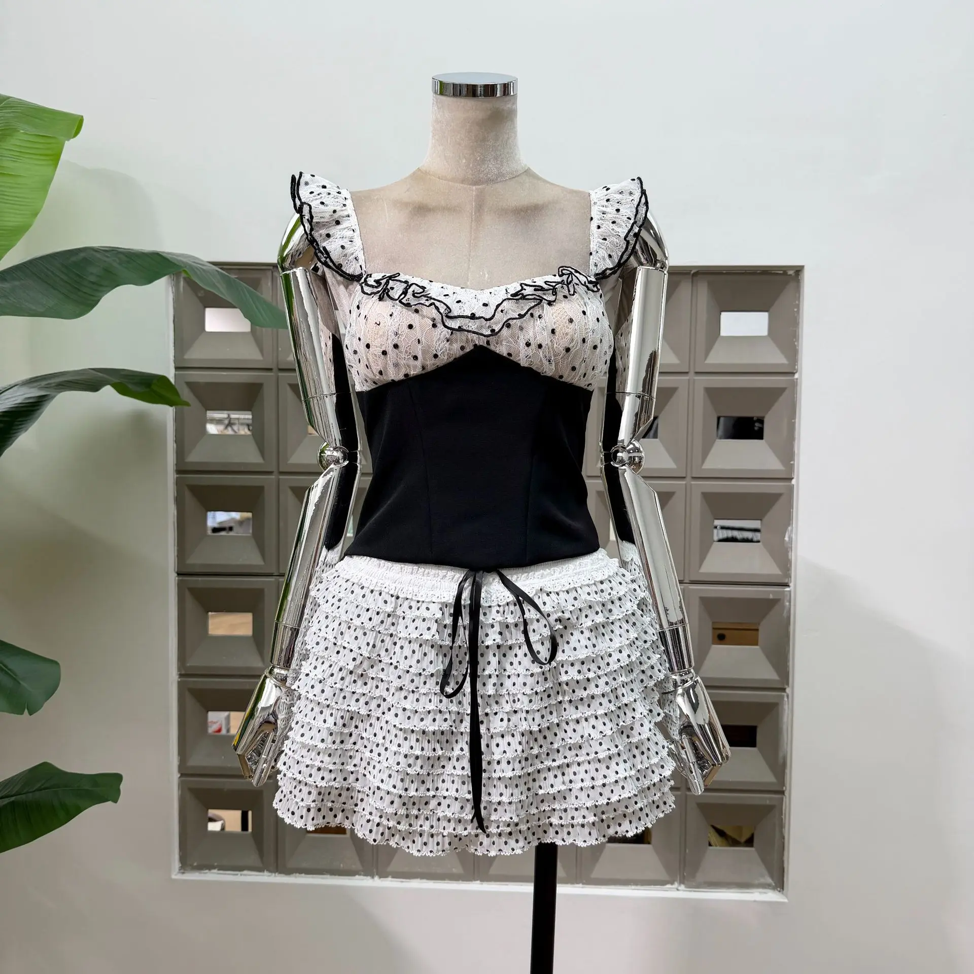 Sweet Hot Girl Slim Polka Dot 2-piece Set Short Sleeve Ruffle Trim Corset Top & Mini layer Ruffle Skirt Set Fashion Y2k Outfits