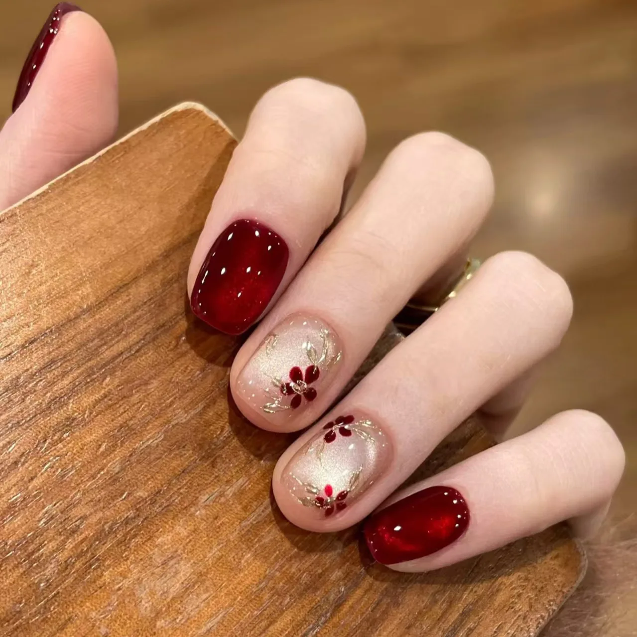 

24pcs Wine Red Full Cover Nail Tips Cat's Eye Short Square False Nails with Flower Design Fake Nail Golden Lines Press on Nails