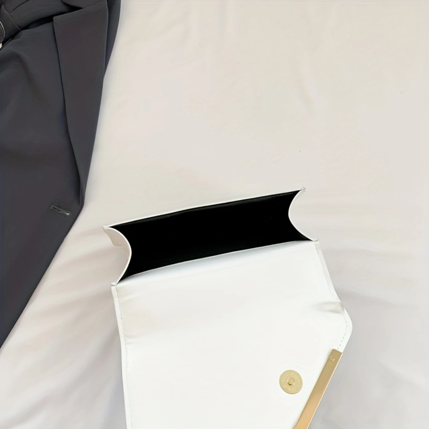 Messenger Bag - Chic Contrast Color Design, Durable PU Leather - Ideal for Everyday Fashion