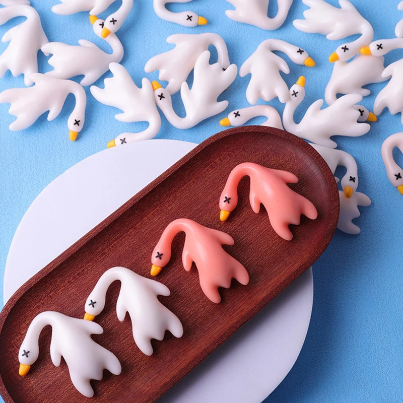 1PC/Pack Color Changing Effect Roast Duck Pendant Plastic Simulation Duck Animal Theme Funny Car Hanging Ornament Decoration ZYF
