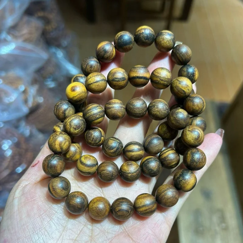 

Gongmu single-loop bracelet with clear texture natural fragrance, suitable for both men women as a decorative and recrea