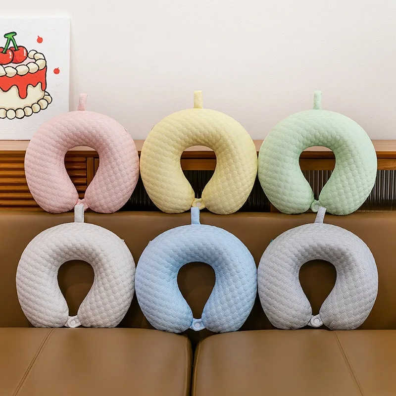 U-förmiges Kissen aus Eisseide für den Sommer, cooles Reise-Halskissen, Flugzeug-Auto-Nackenkissen, U-förmiges Kissen aus Memory-Baumwolle