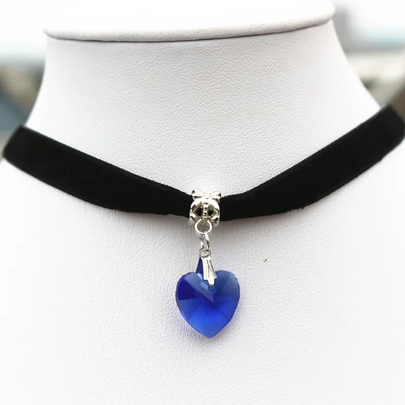 New Gothic Crystal Choker Necklace for Women Handmade Velvet Heart Pendants Necklaces Pendant Retro Neck Jewelry Wholesale