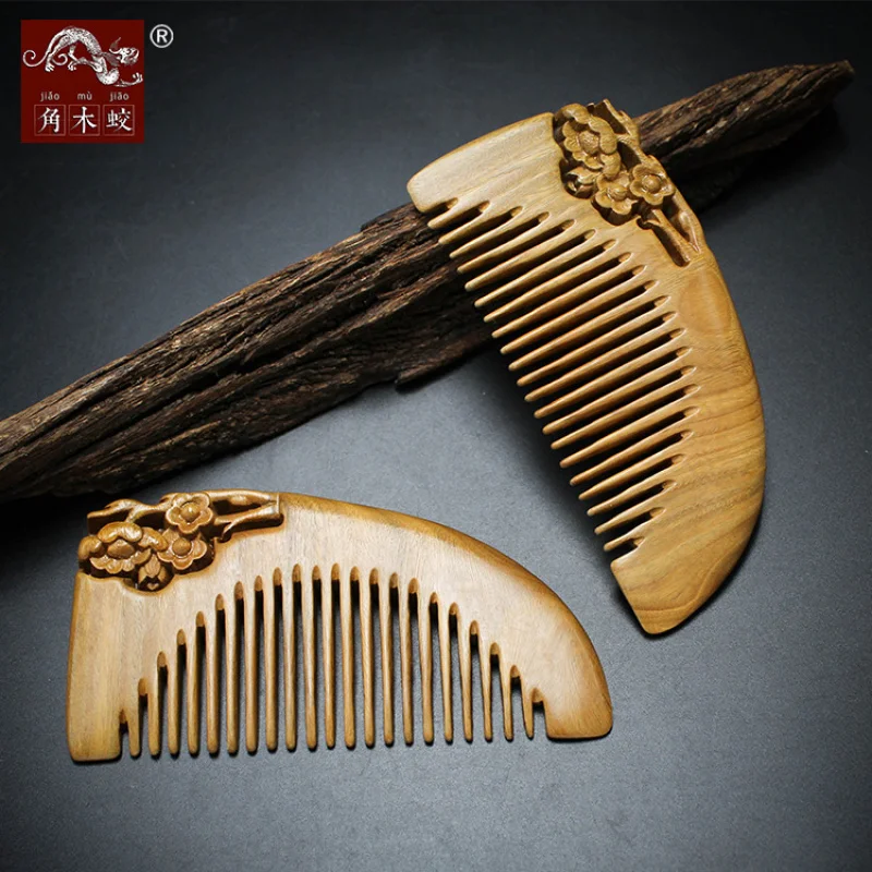 

Green Sandalwood , Whole Wood Carved Flower , Massage Hairdressing Comb