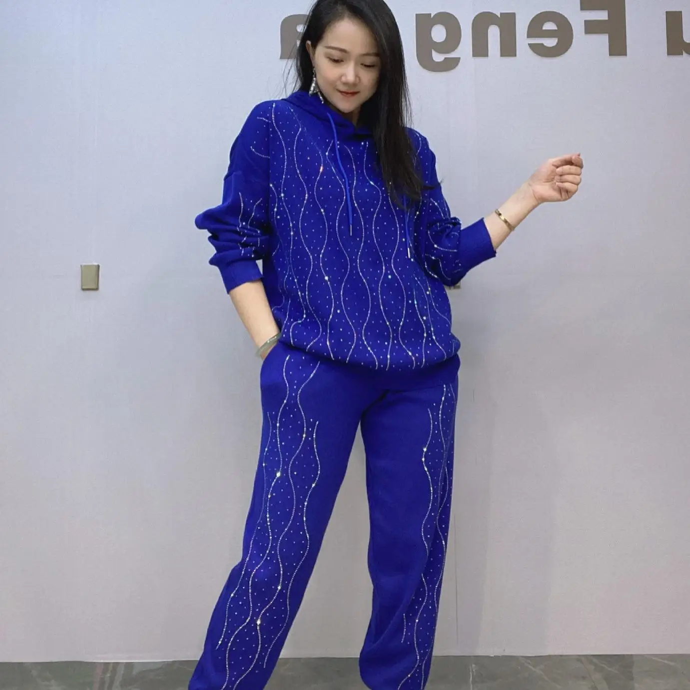 Повседневный блестящий вязаный комплект из двух предметов для женщин, свободная спортивная одежда больших размеров, модный длинный свек, хлопок, весенний сезон