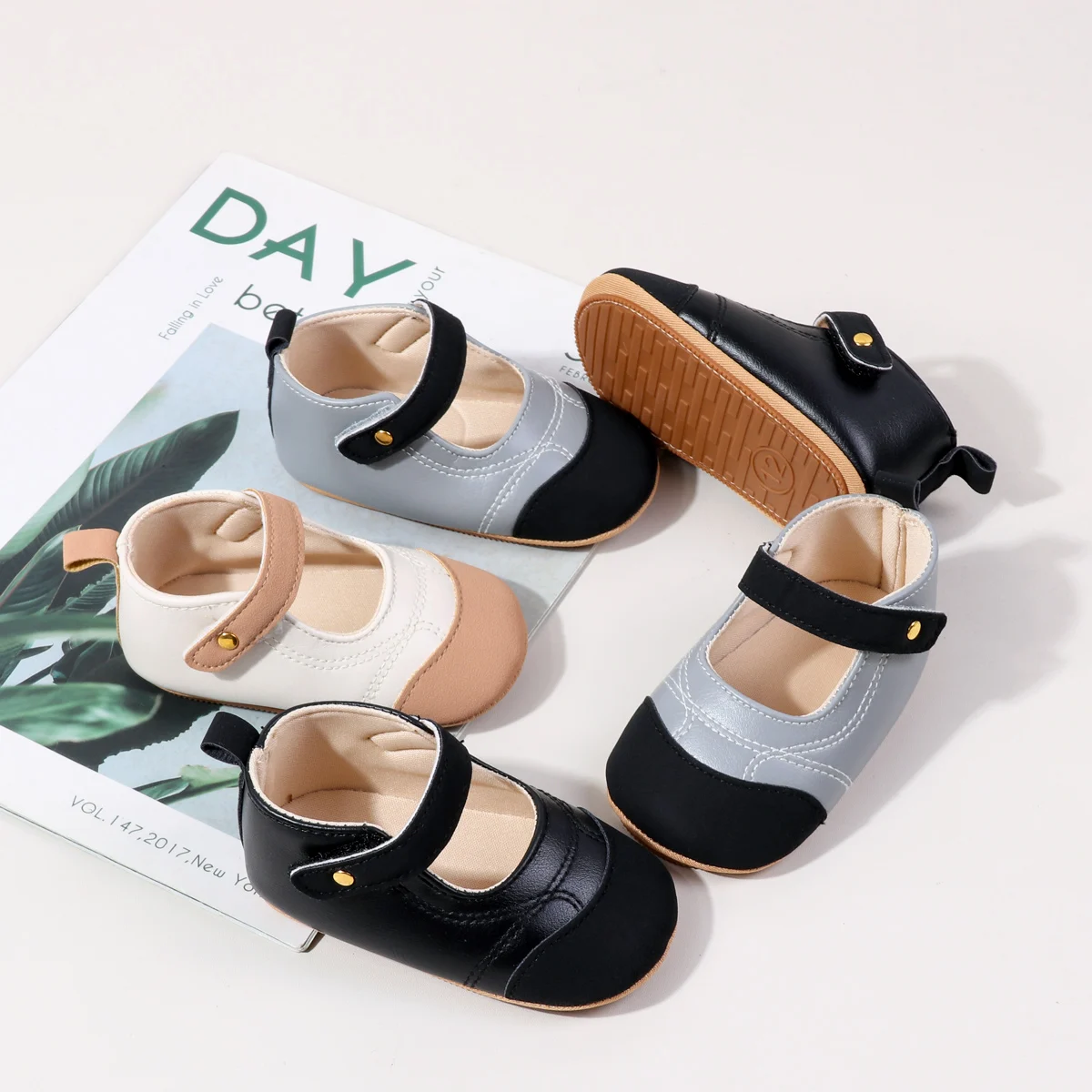 

2025 Spring and Autumn High-quality Baby Girl's First Walkers With Color-block Design And Non-slip TPR Soles For 0-18M