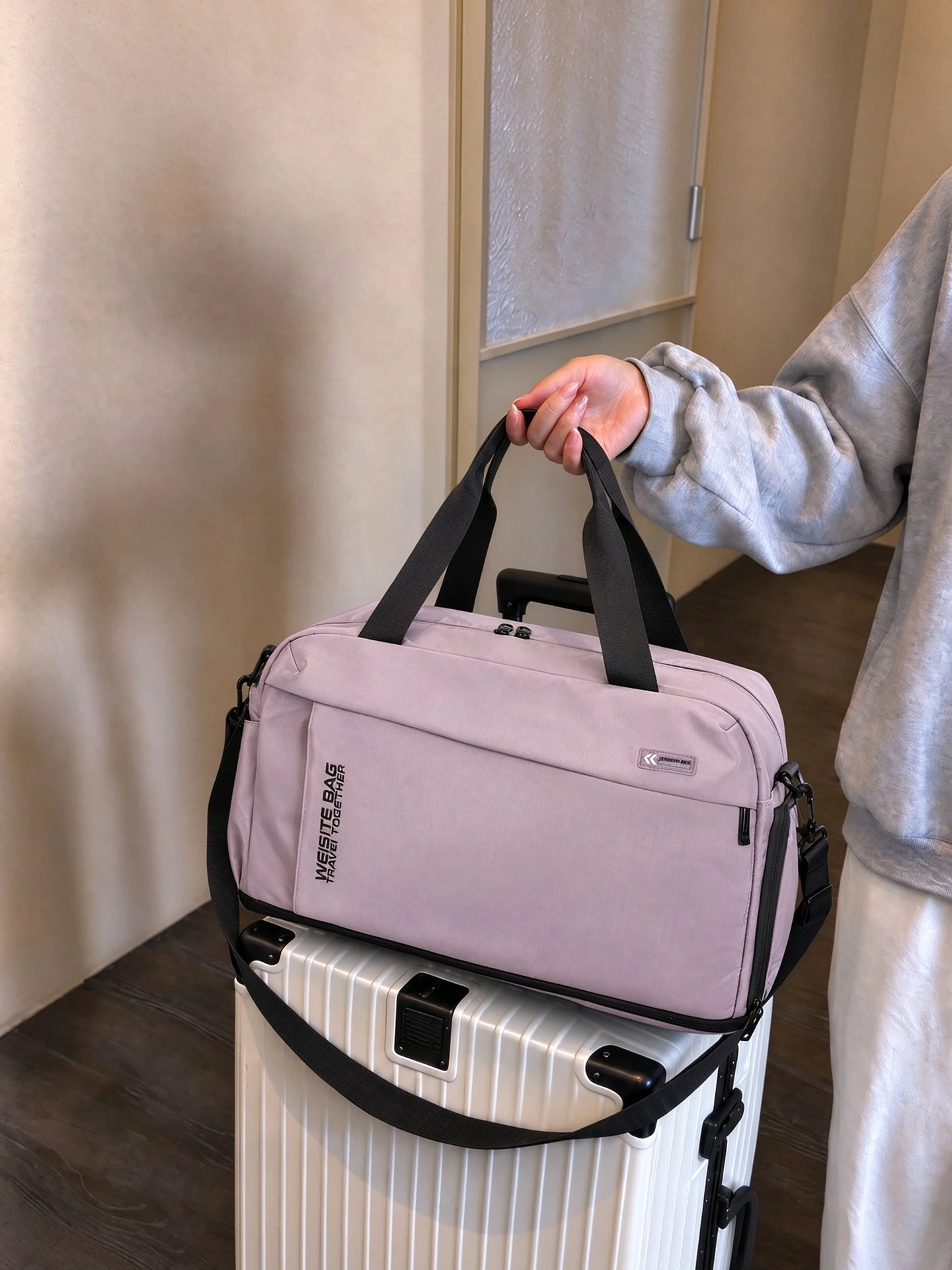 borsa-da-viaggio-leggera-e-alla-moda-per-donne-con-funzione-appendibile-borsa-fitness-portatile-per-brevi-viaggi-elevato-valore-estetico-espandibile