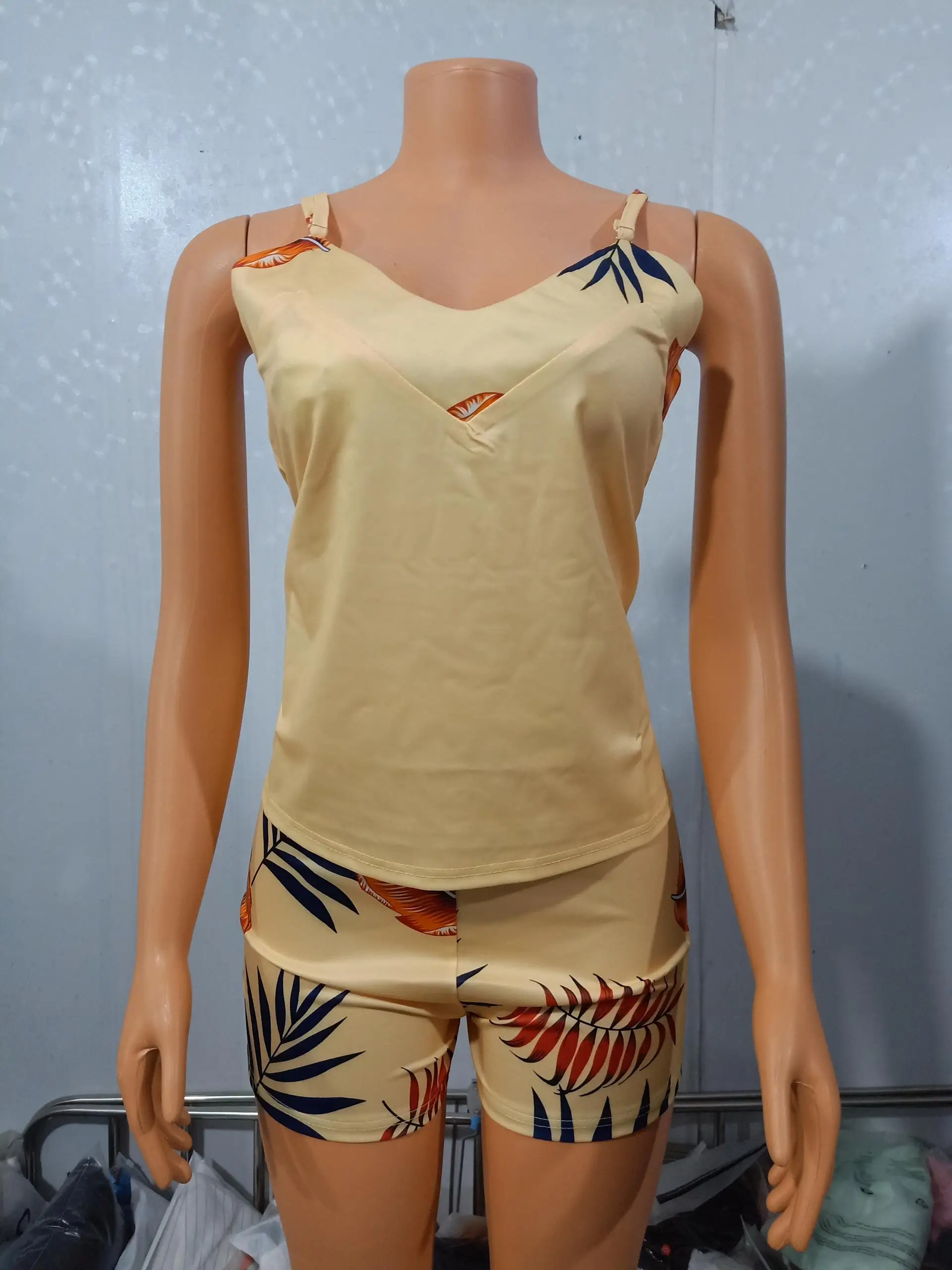 Zweiteiliger Anzug für Damen, 2022, Sommerurlaub, ärmellos, Blumendruck, Oberteil, Hose, Set, Loungewear, Shorts, lässige Outfits mit Gürtel