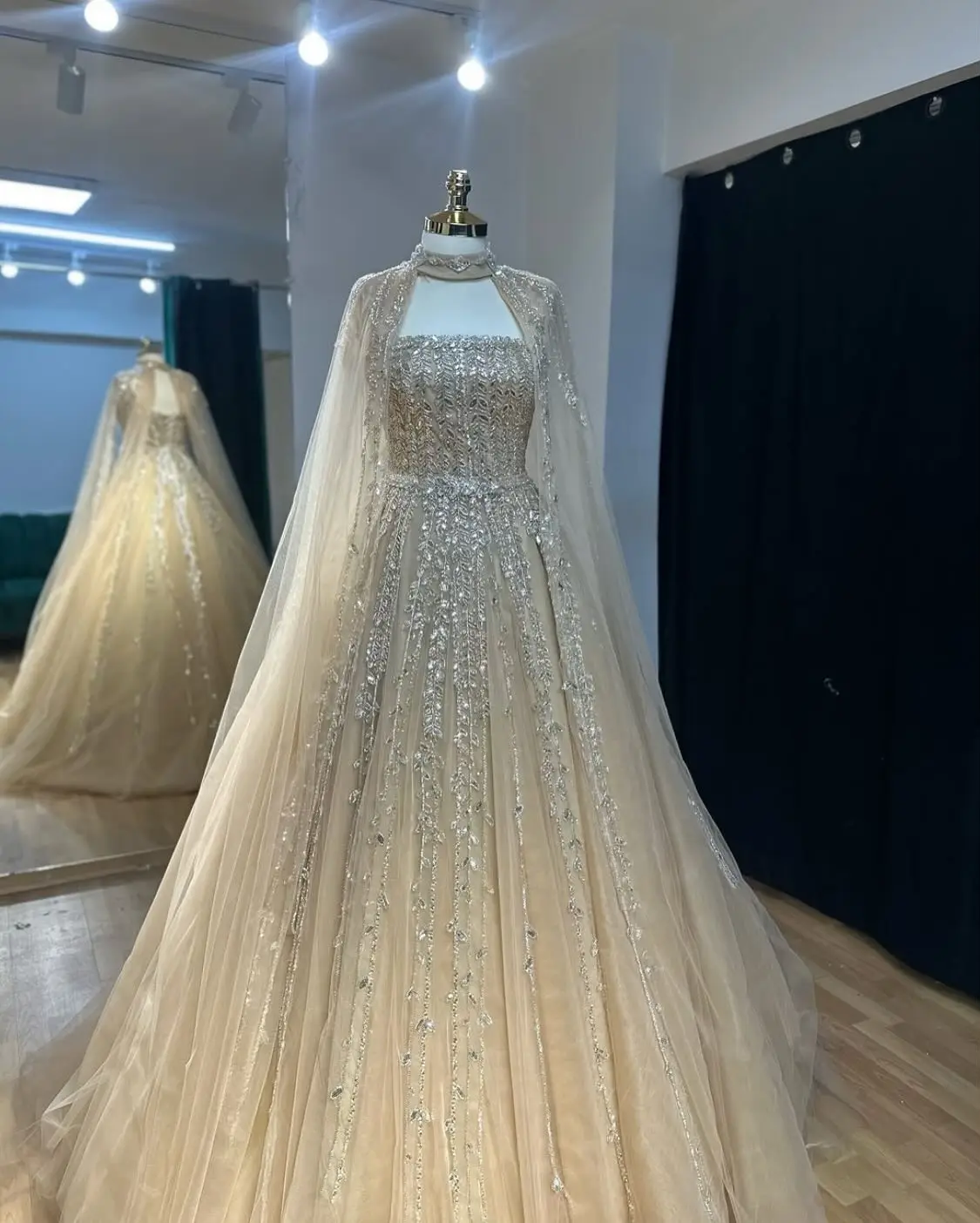 사우디 아라비아 샴페인 A라인 케이프 비즈 장식 누드 이브닝 프롬 드레스 공식 행사 파티 가운 웨딩 맞춤 제작 2026