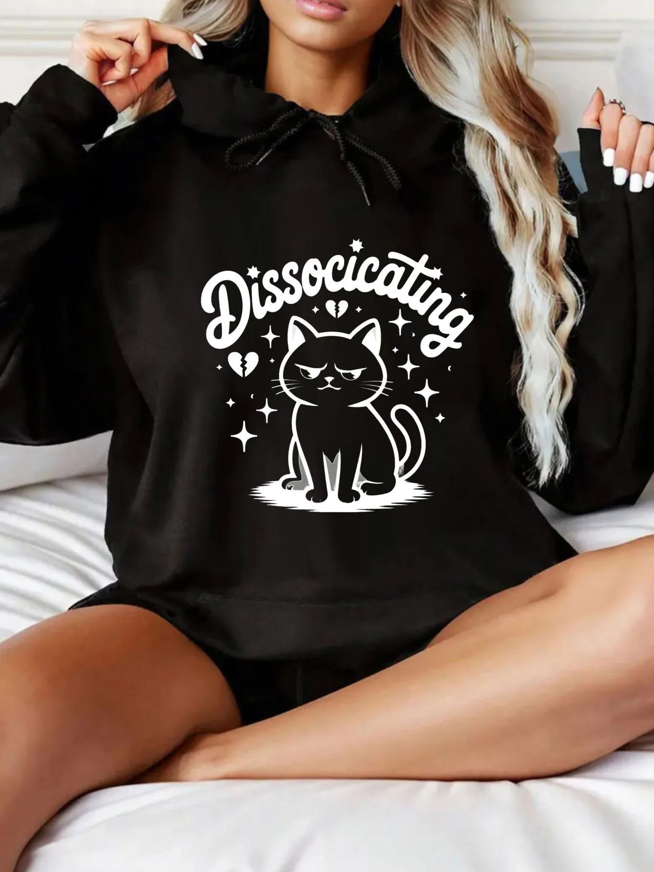 

Черная толстовка с капюшоном унисекс с рисунком кота и растрескивающего текста — милый принт котенка и звезды, толстовка свободного покроя