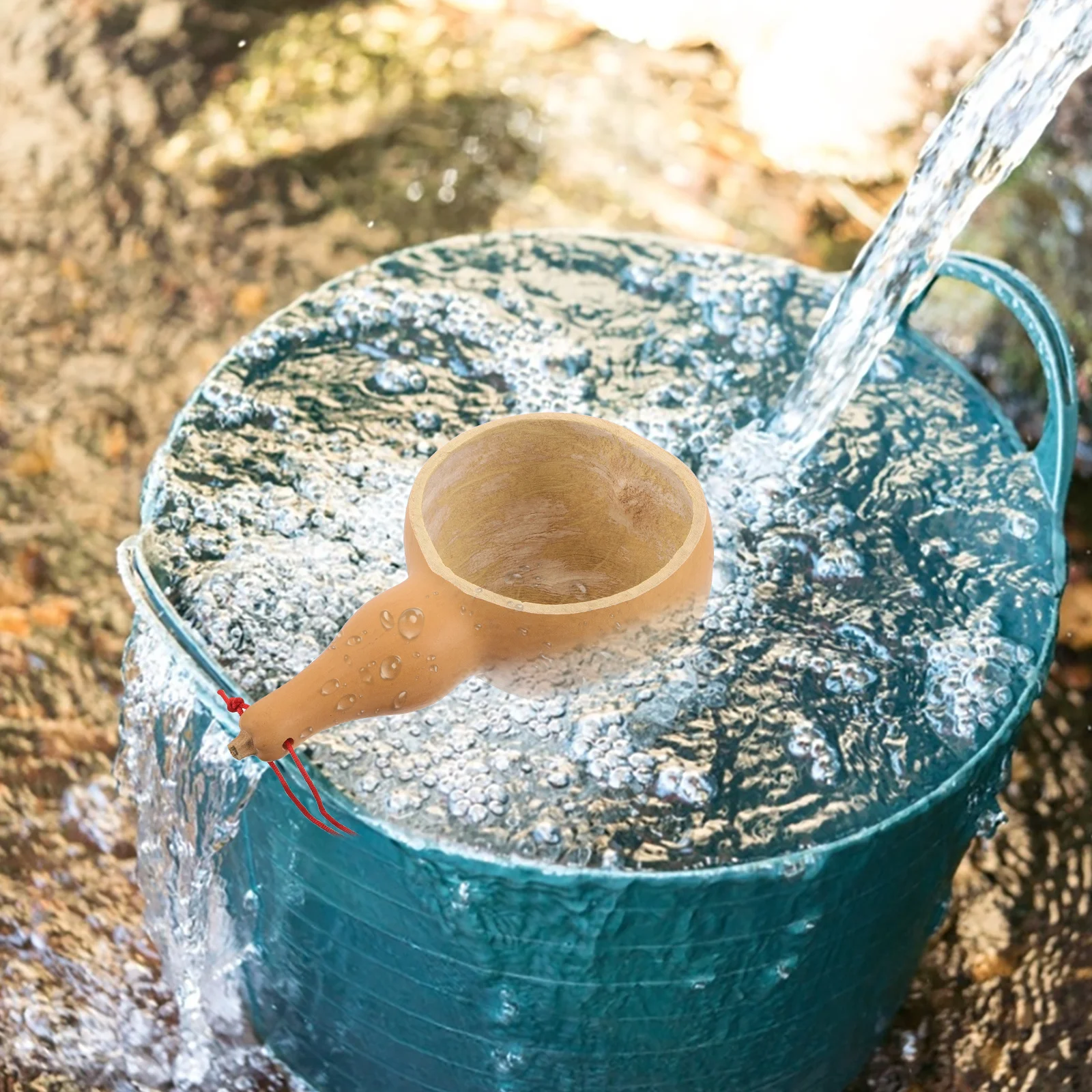 

Natural Gourd Water Ladle Handmade Scoop Lightweight Ergonomic Bathroom Bathing Hair Washing Multi Functional Water Dipper Ladle