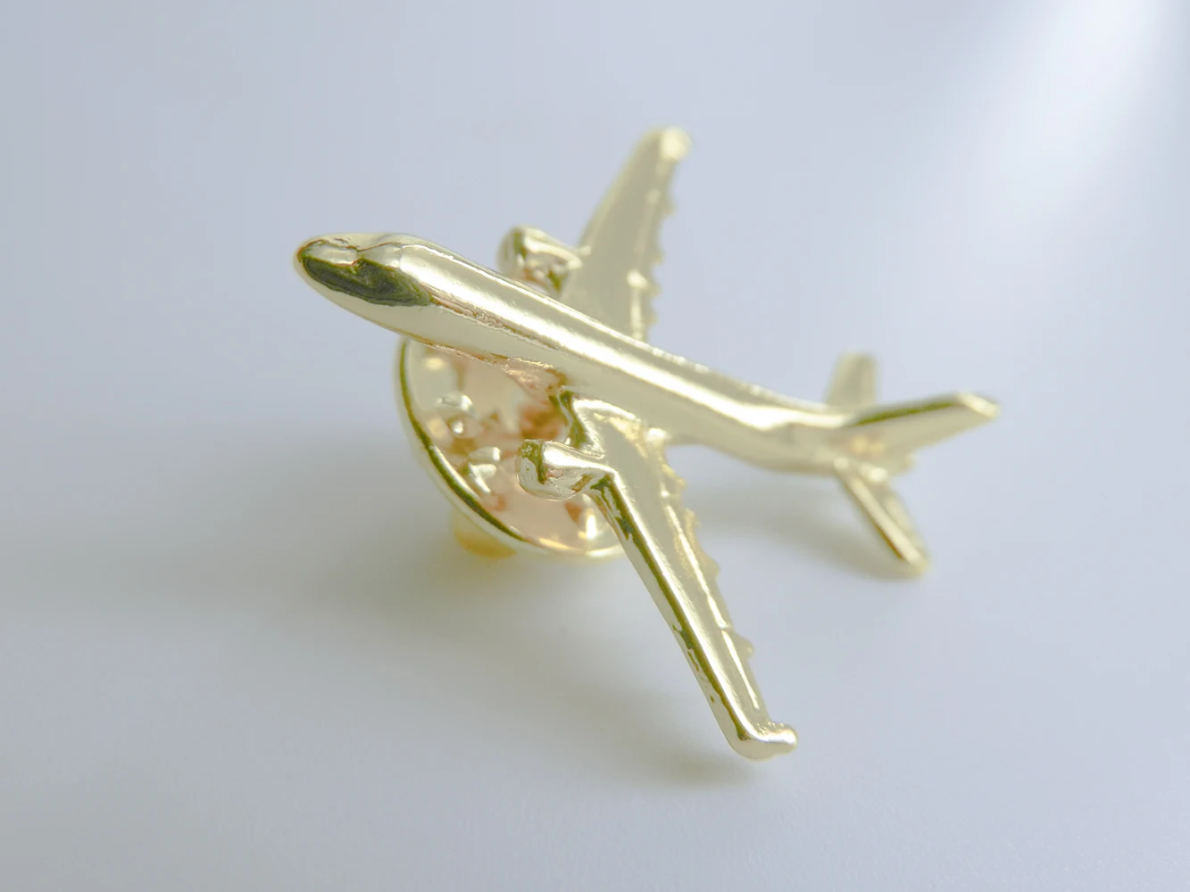 A320 777 650，1 piece Airbus Badge, Metal, Plane Shape Brooch，Special Personality Brooch Gift Souvenir for Crew Pilot Lover