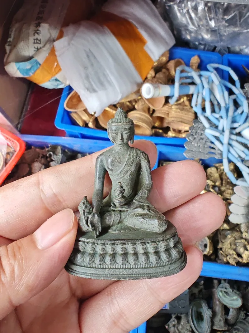 Vintage Buddha Decorative Figurine Resin Meditation Statue Bronze Green Patina Craft Ornament for Home Office Desktop Shelf