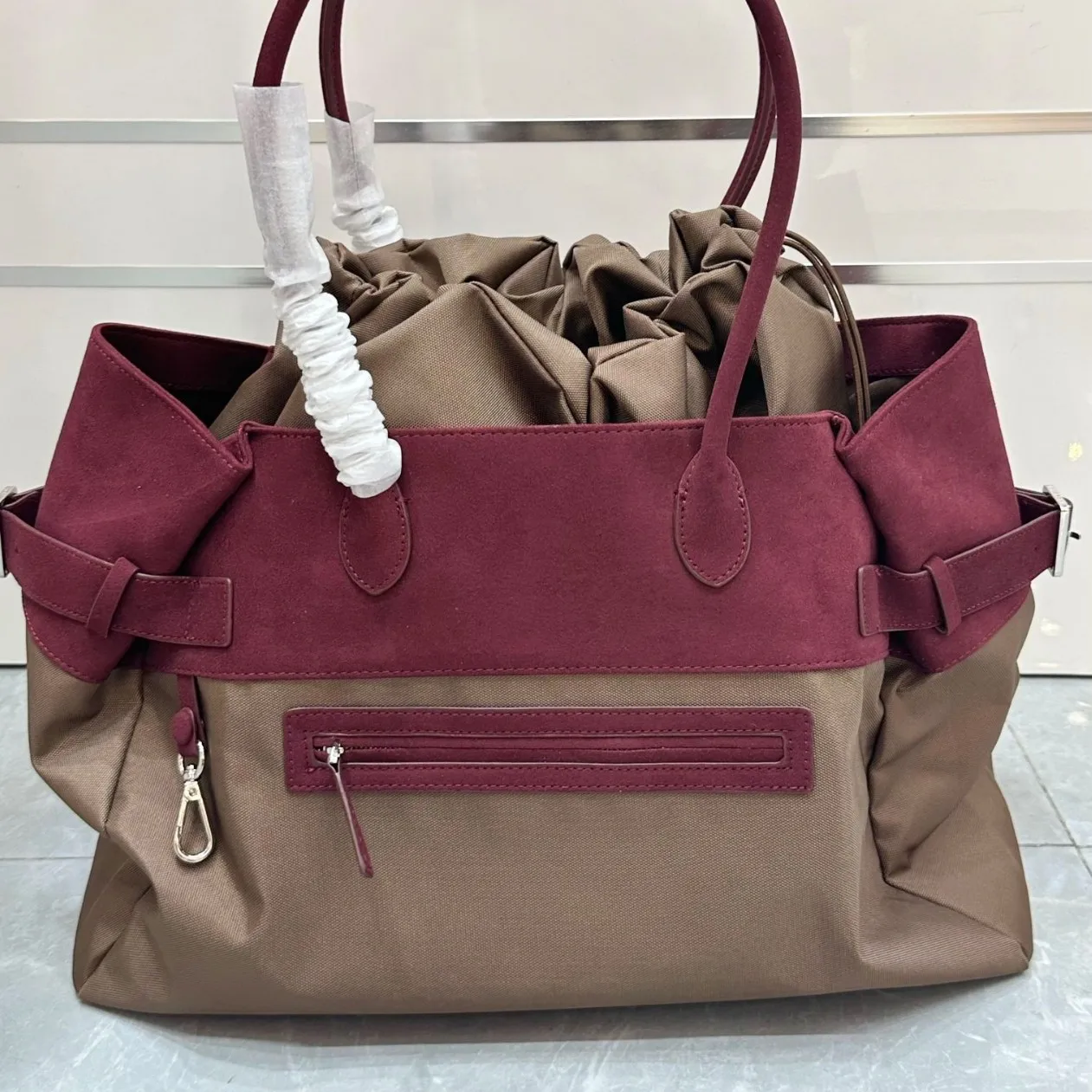 

2025 New Casual Personalized Tote Bag Commuter Nylon Leather Large Capacity Computer Portable Travel Shoulder Women's Bag