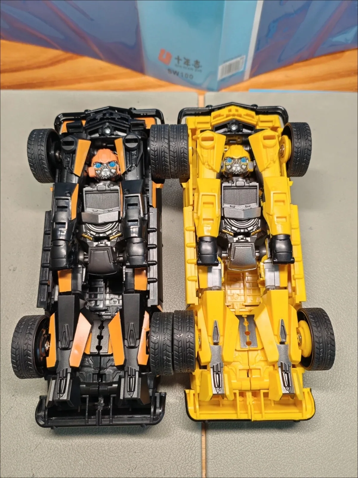 In Stock Transformation Toys TW1032B Dark Bee TW-1032 Yellow Bee Action Figures Robot Model Boy Christmas Gift