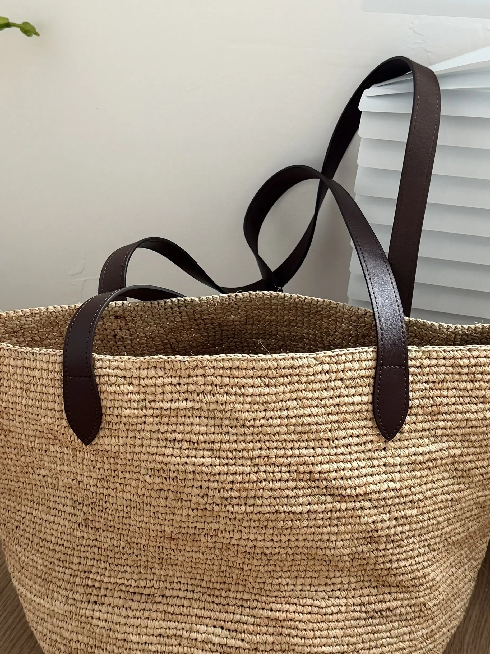 Handwoven Raffia Tote Bag Women Large Straw Shoulder Bag Summer Beach Vacation Casual Minimalist Handbag