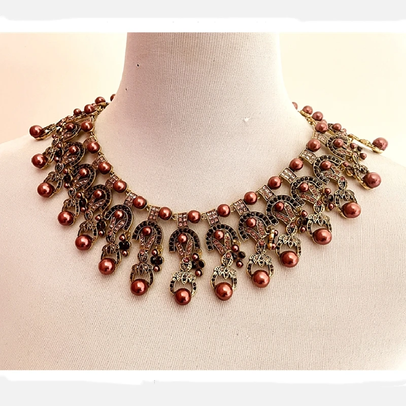 

Women's choker Purple bead chain Crystal inlaid necklace Sparkles luxury with any outfit