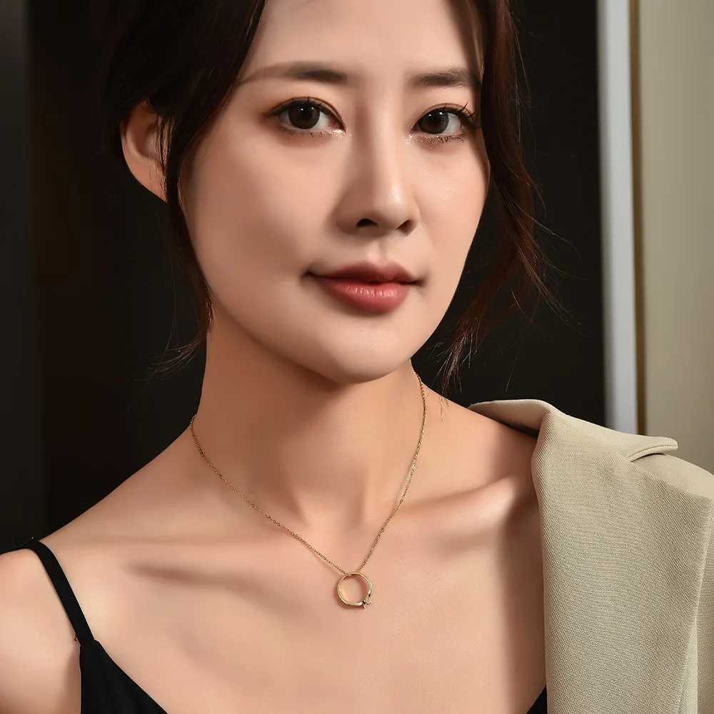 チタン鋼18Kリアルゴールドリング、ネックレス、ハートリング、ペンダント、鎖骨チェーン、ハイエンドでおしゃれなネックレス