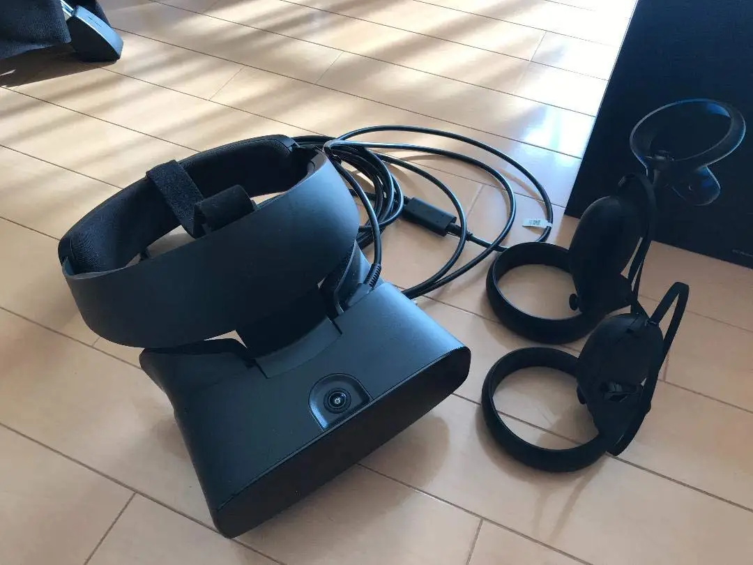 

Oculus Rift S PC VR Gaming Headset with High-Resolution Display and Adjustable Headband for Immersive Experience