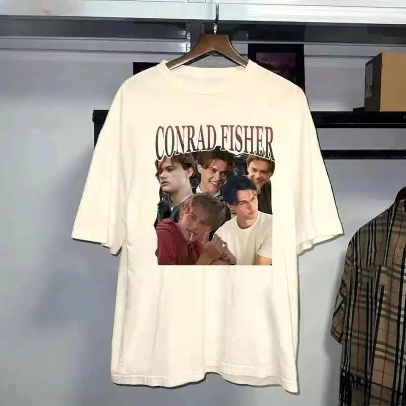Y2K خمر كونراد فيشر عشاء مروحة قميص فريق كونراد الصيف تحولت جميلة المحملة الرجعية الرومانسية الأعلى الجرافيك تي شيرت للجنسين