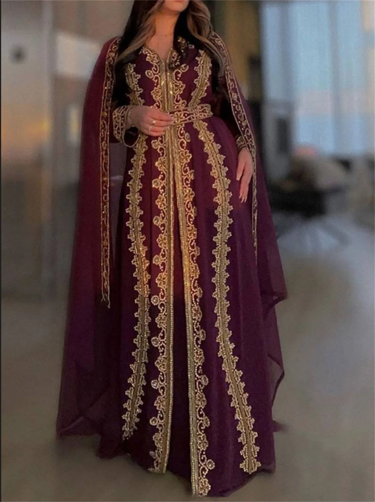 Classic Muslim Gown Evening Dresses Burgundy V Neck Cape Sleeve Split To Floor Two Piece Gold Lace Applique With Belt Elegant