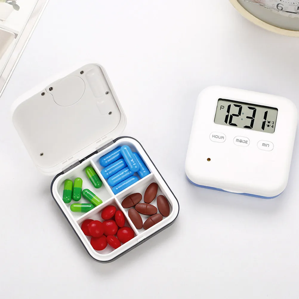 

Портативный цифровой органайзер для таблеток с 4 отделениями, таймером и будильником, дисплей 12/24 часа, безопасный контейнер из пищевого материала для путешествий