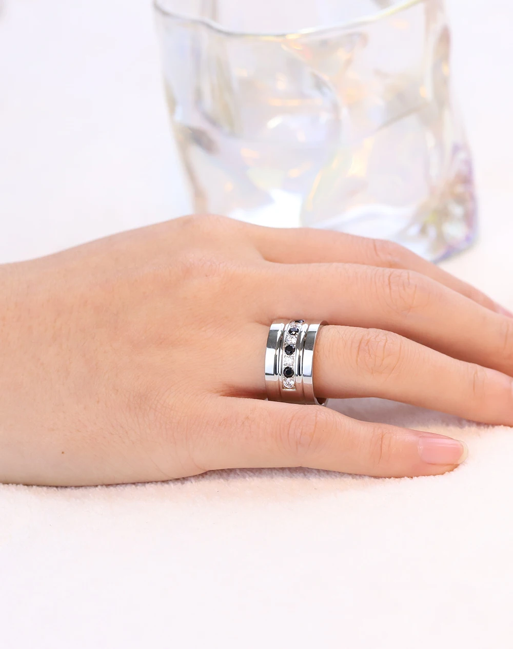 Hurtownia dwukolorowych pierścionków ze stali nierdzewnej 316L CZ Zircon Channel Setting Ring dla kobiet prezent urodzinowy — zdjęcie 4