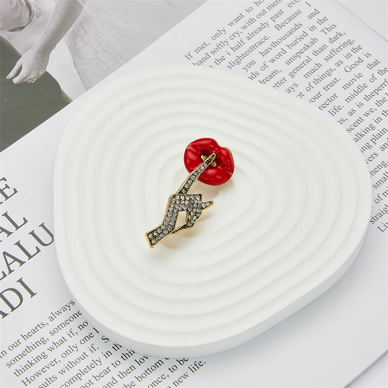 YAOLOGE New Fashion Women's Stylish Brooches Zinc Alloy Red Lips Fingers Women Pins Brooch Girls Jewelry on Bags Clothes