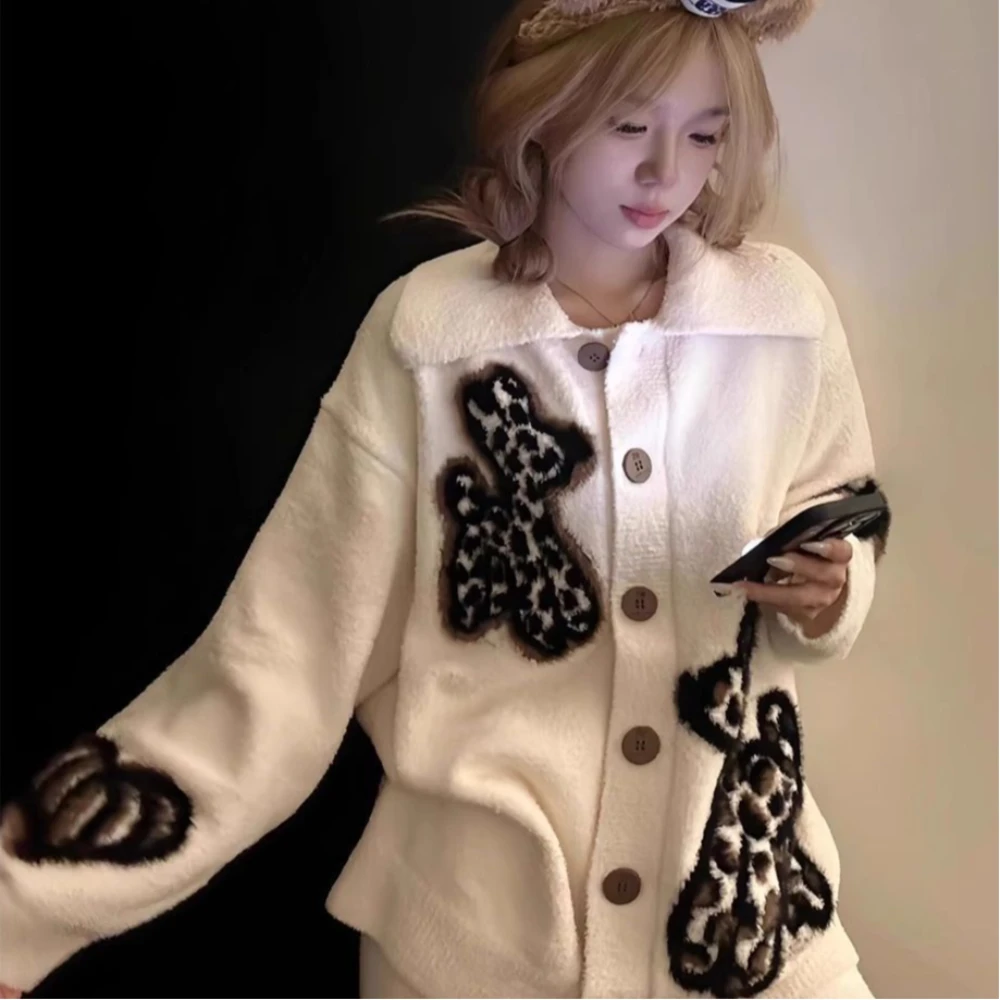 

2025 New Women's Black and White Plush Pajama Set Autumn and Winter with Thick Plush Home Clothing Large Size Set