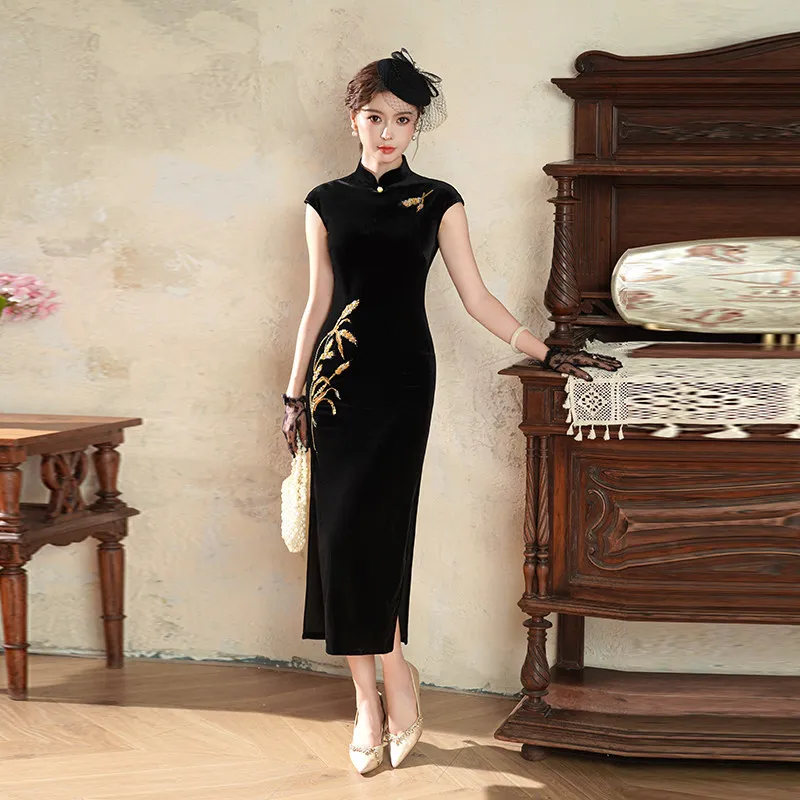 Embroidered Black Velvet Sleeveless Chinese Style Suzhou Long Autumn Cheongsam Improved Young Female Qipao Dress