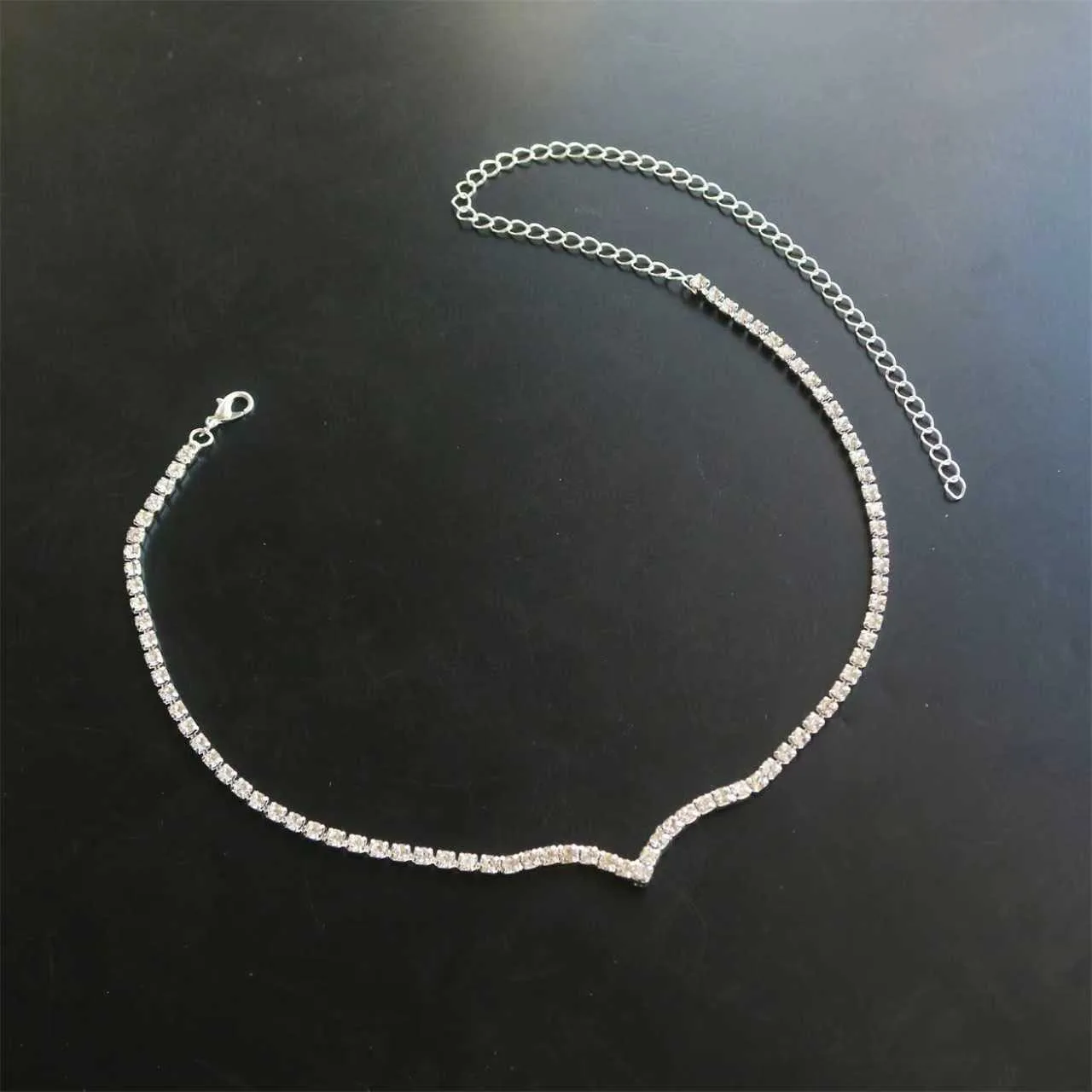 Simple V-shaped Collarbone Chain Necklace for Women Luxury Designer Exquisite Neck Jewelry Rhinestone Bridal Wedding Accessory