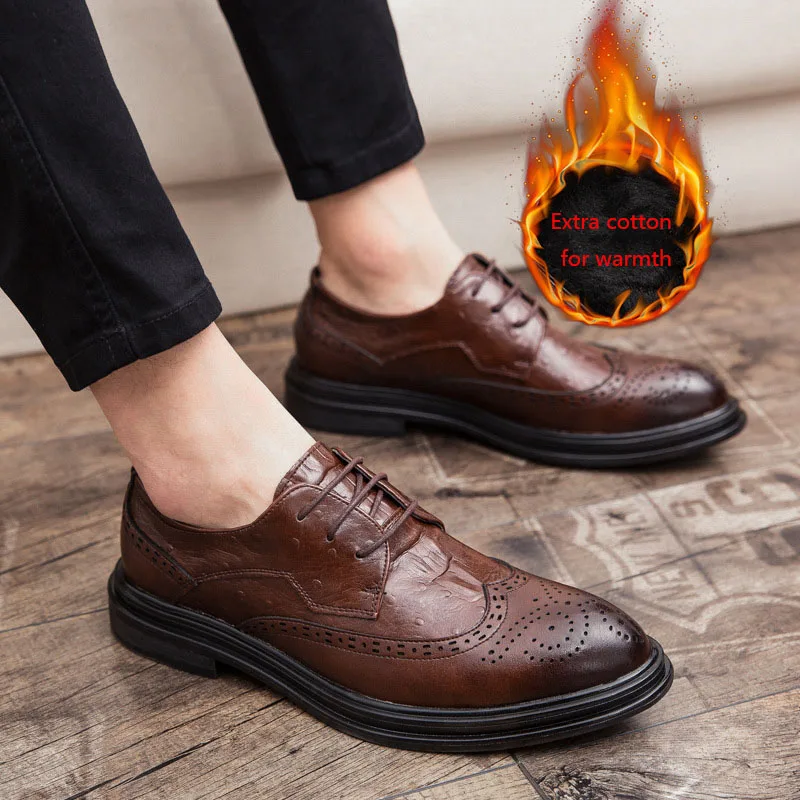 Brogue pointu en velours sculpté pour hommes, chaussures en cuir décontractées formelles d'affaires, américains britannique, noir, hiver, 2023, D6133