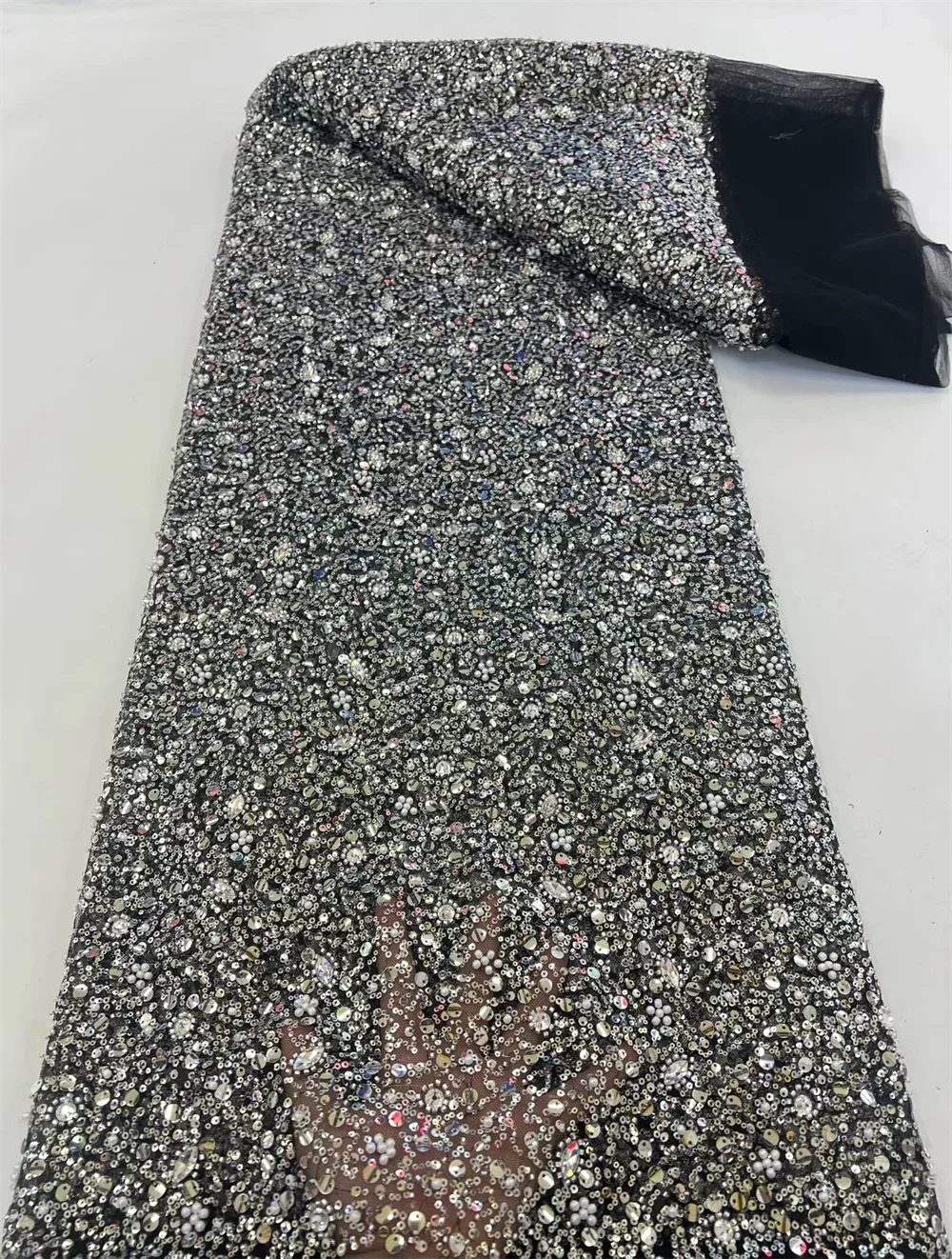 

Новейшая африканская кружевная ткань 2026 года, роскошные французские пайетки, сетчатое кружево, высококачественная ручная вышивка бисером для свадеб, черный цвет M207-1