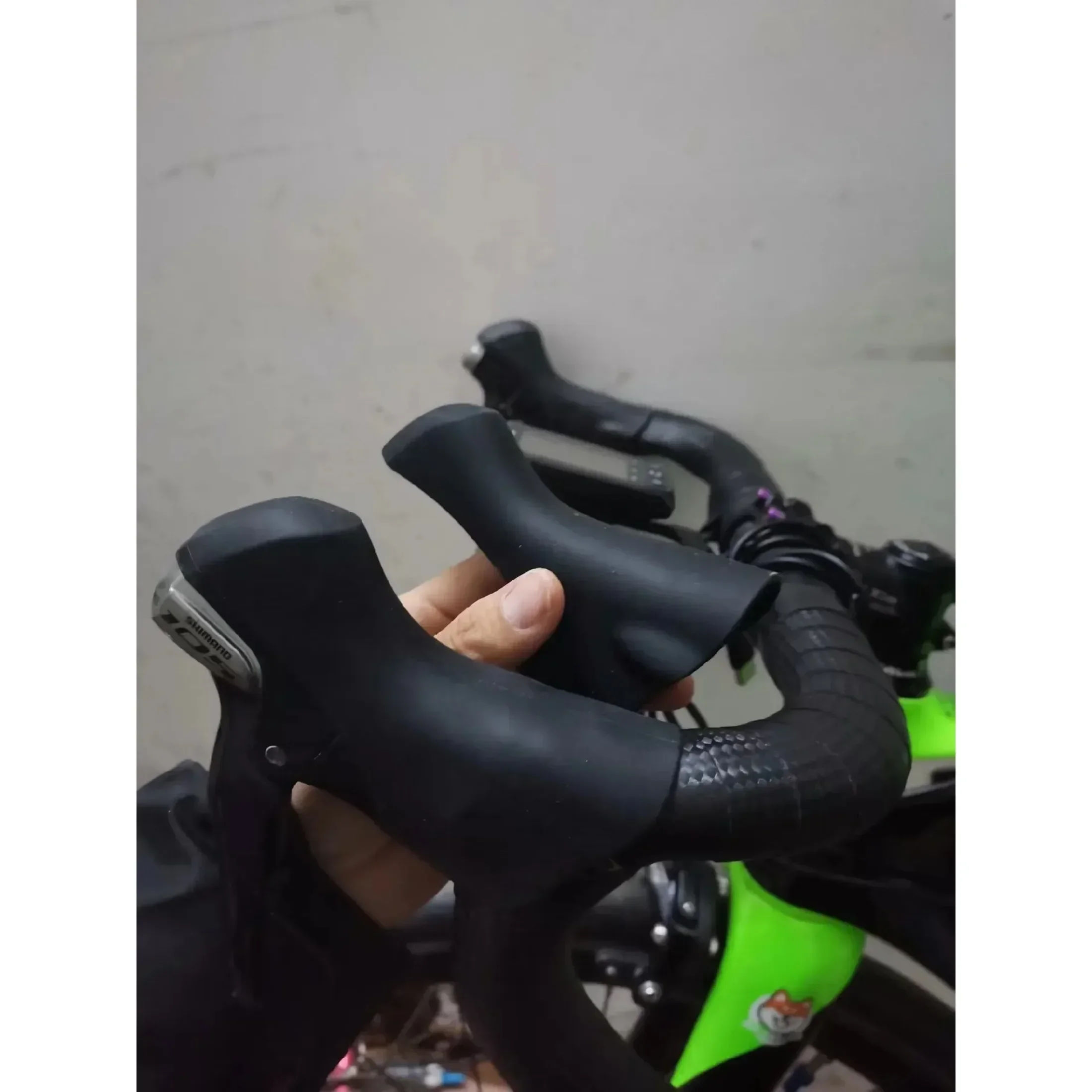 Silicone Road Bike Shifter Brake Lever Hoods for SHIMANO 105 ST-4700/5800/6800/R7000/R8000/R2000/R3000 Bicycle Shift Hood Cover