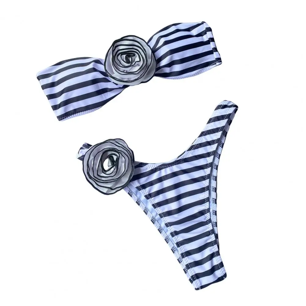 Bikini-Set mit gestreiftem Druck, stilvolles 3D-Blumen-Bandeau-Bikini-Set mit hoher Taille und Badeanzug mit gestreiftem Print für Frauen