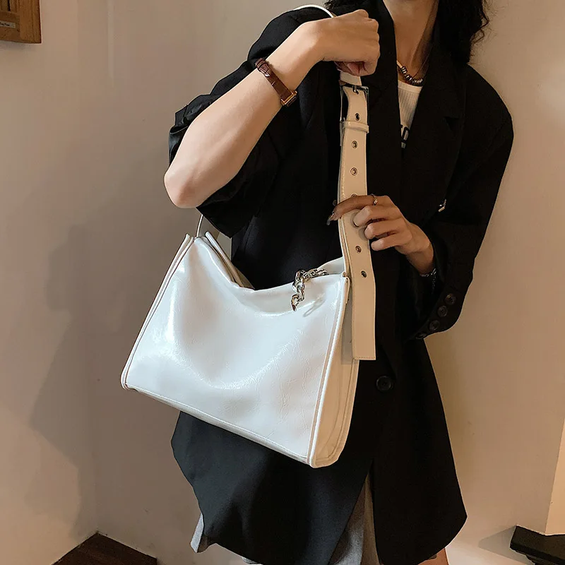 Small Silver Shoulder Bags for Women 2023 Designer Fashion Handbags Trend Leather Underarm Shoulder Side Ladies Crossbody Bag