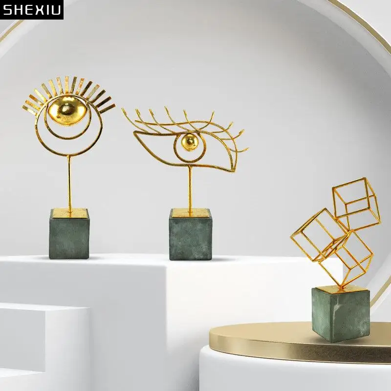 

Creative Geometric Eye Sculpture Abstract Crafts Furnishings Desk Decoration Mysterious Eye Gold-plated Statue Modern Home Decor